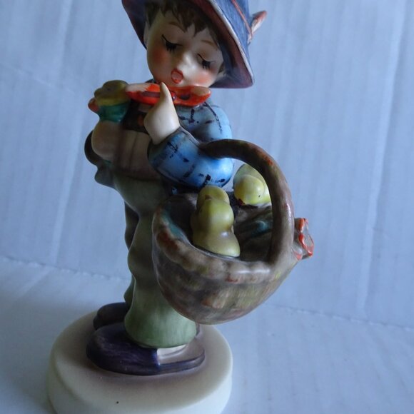 Hummel Goebel figurine - "Easter Greetings" #378 - Boy with Basket of Chicks - Picture 2 of 7